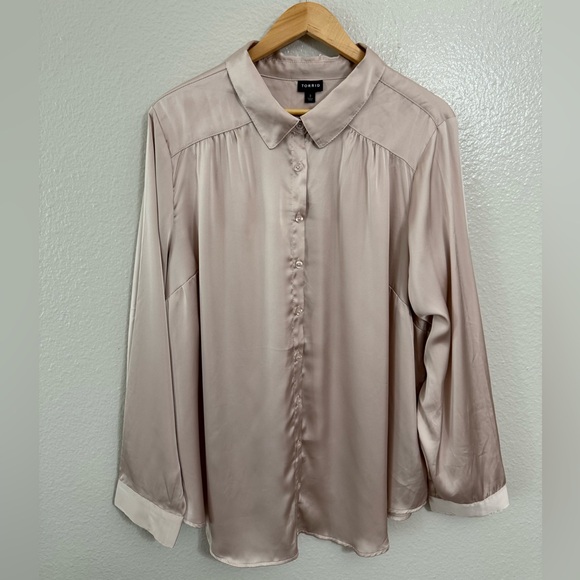 Torrid Madison Crepe De Chine Button-Front Long Sleeve Shirt - Picture 8 of 9